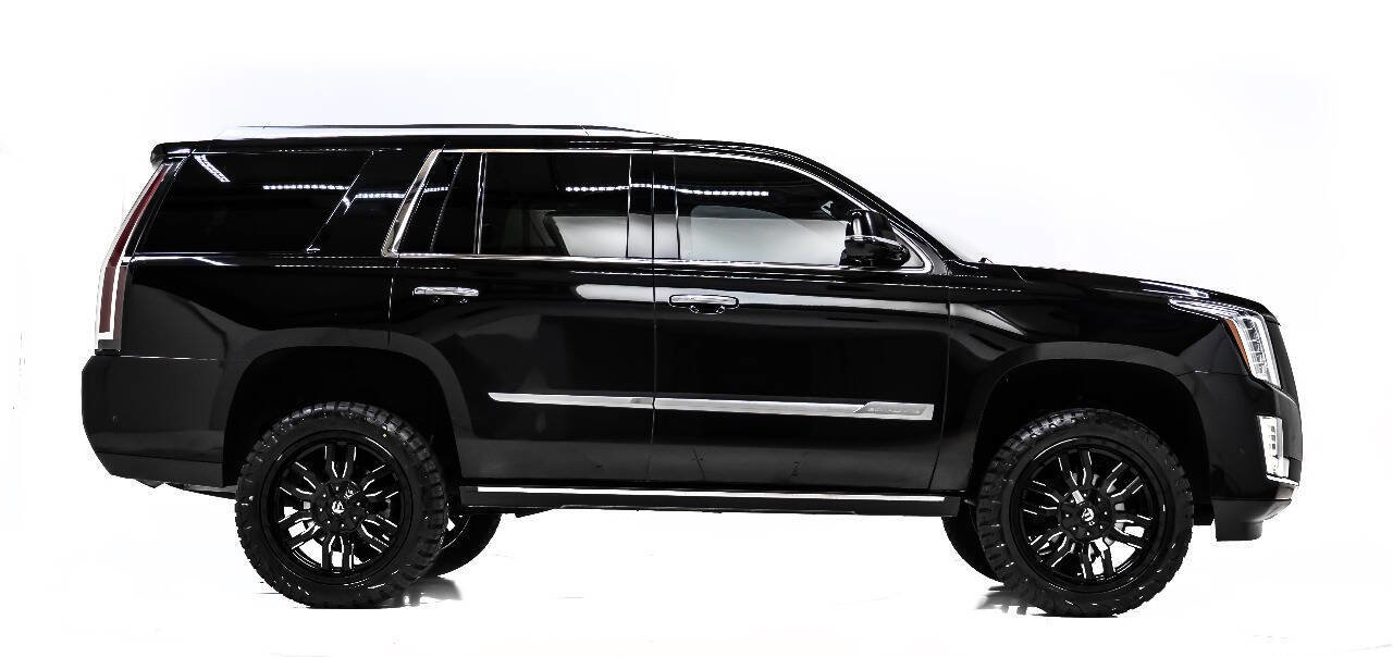 Used 2020 Cadillac Escalade Premium Luxury AWD/4WD image 5