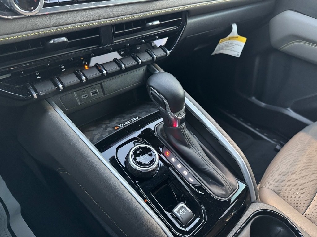 Used 2025 Chevrolet Colorado ZR2 w/ Midnight Edition image 20