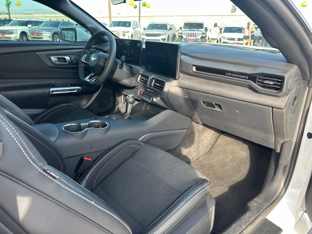 Used 2025 Ford Mustang Coupe RWD image 21