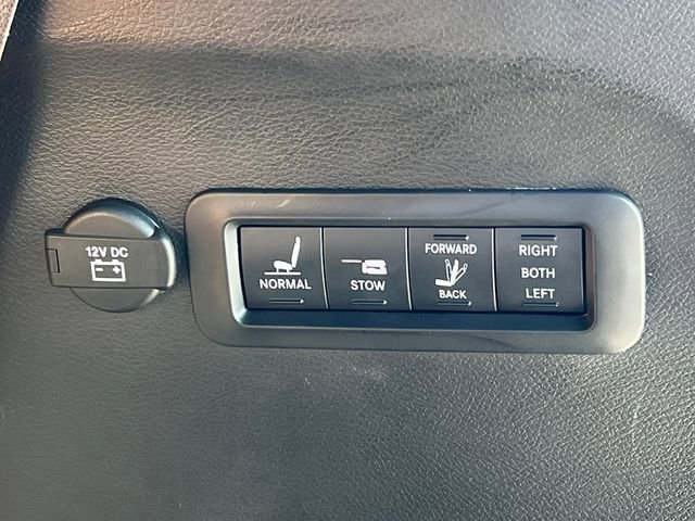 Used 2023 Chrysler Pacifica Pinnacle image 42