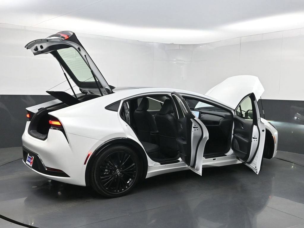 Used 2026 Toyota Prius FWD image 40