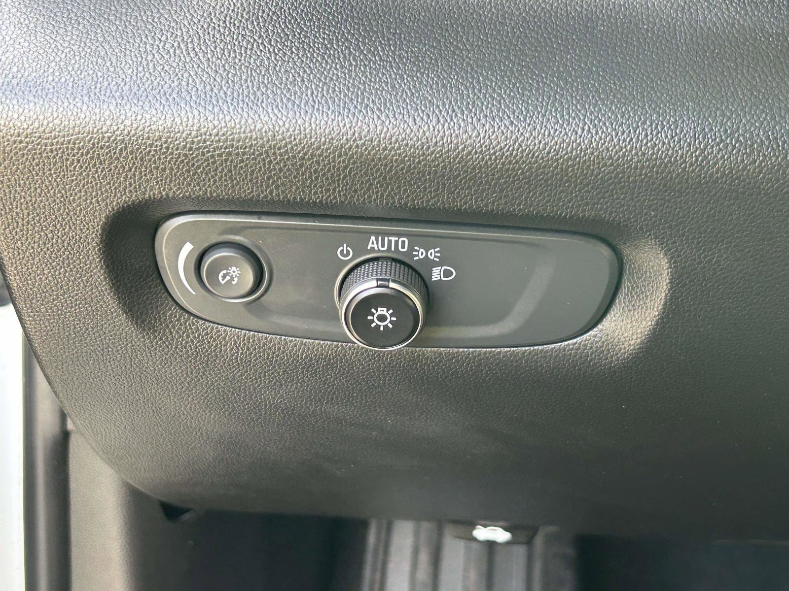 Used 2023 Chevrolet Traverse LT image 21