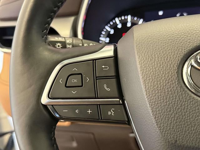 Used 2021 Toyota Highlander Platinum image 33