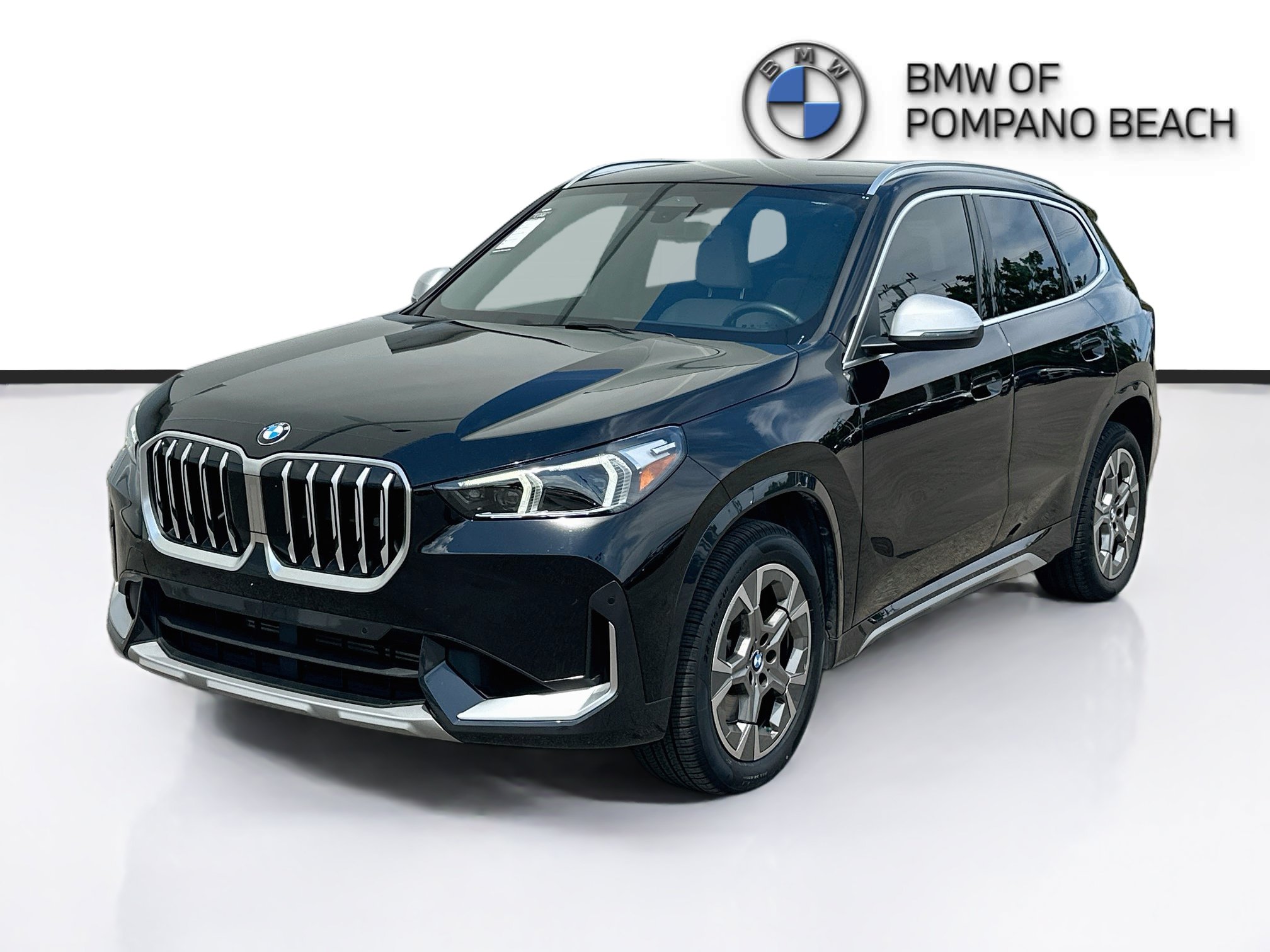 Used 2024 BMW X1 xDrive28i w/ Convenience Package AWD/4WD image 3