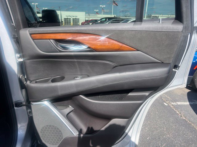 Used 2019 Cadillac Escalade Luxury AWD/4WD image 13