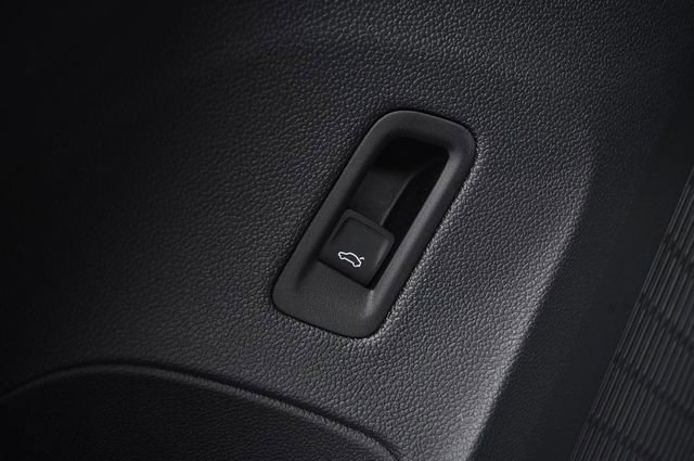 New 2026 Volkswagen Atlas Cross Sport SE image 9