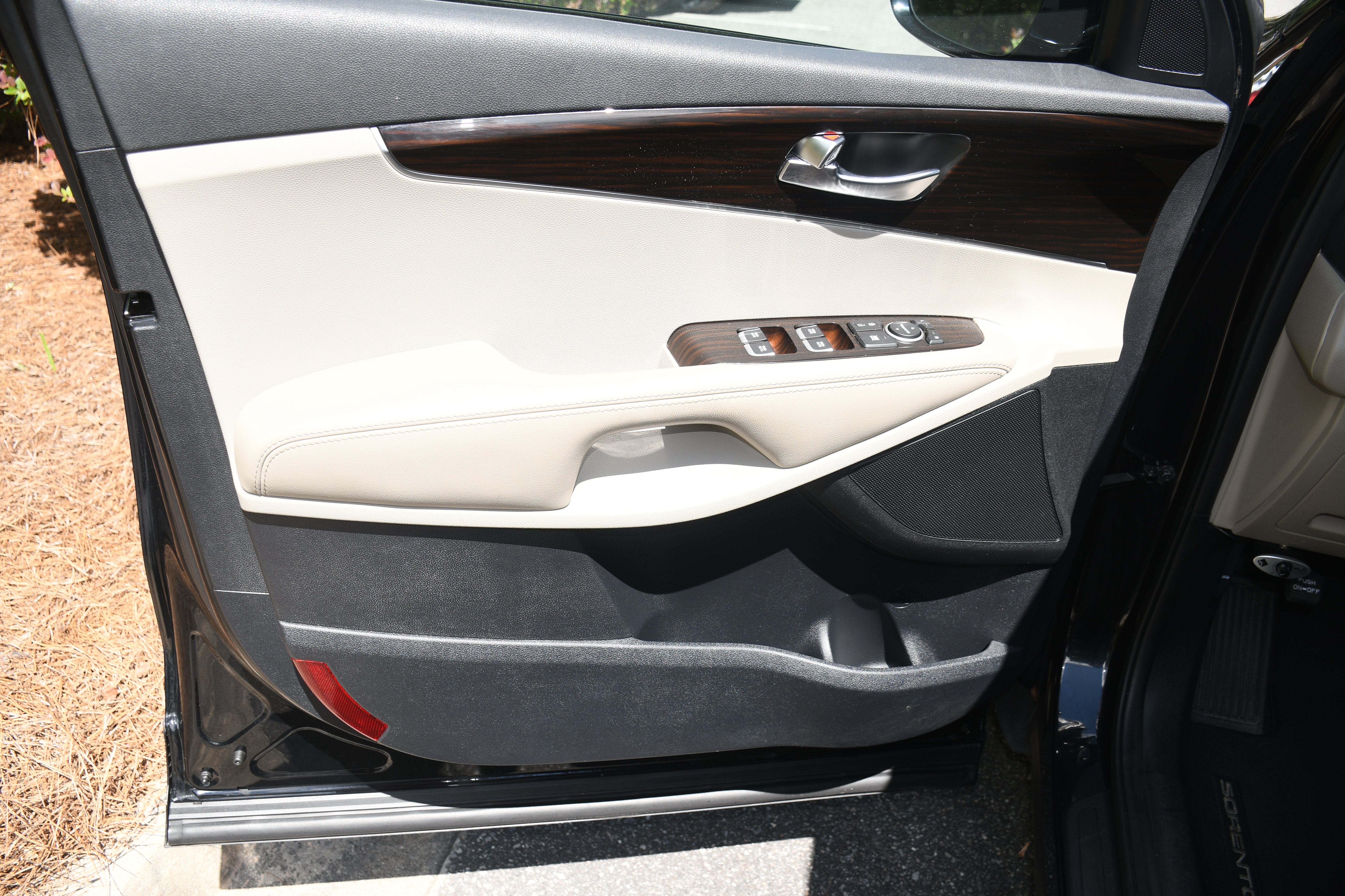 Used 2020 Kia Sorento S FWD image 10