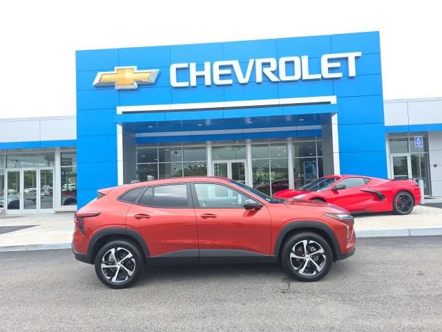 Used 2024 Chevrolet Trax RS w/ Driver Confidence Package FWD image 2