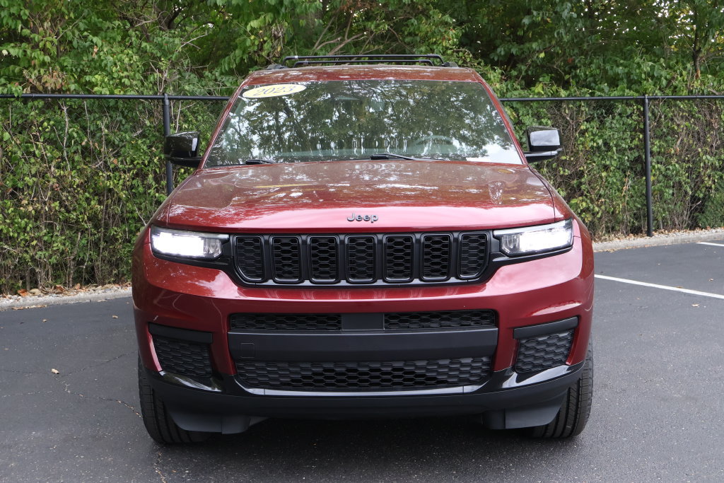 Used 2023 Jeep Grand Cherokee L Laredo AWD/4WD image 2