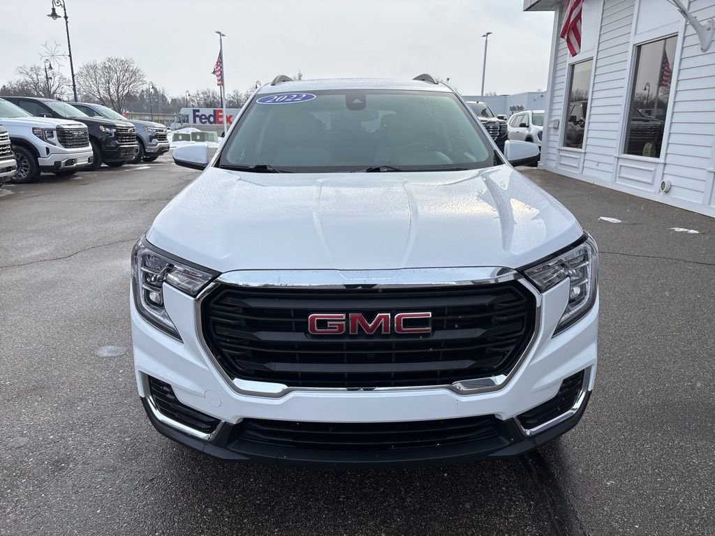 Used 2022 GMC Terrain SLE w/ Driver Convenience Package image 2
