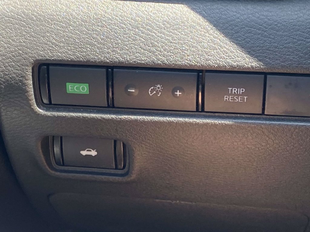 Used 2024 Nissan Sentra SV FWD image 33