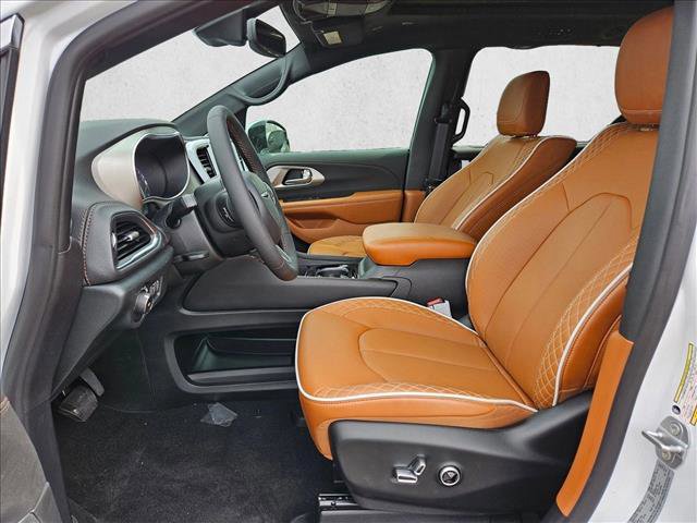 New 2026 Chrysler Pacifica Pinnacle video 4