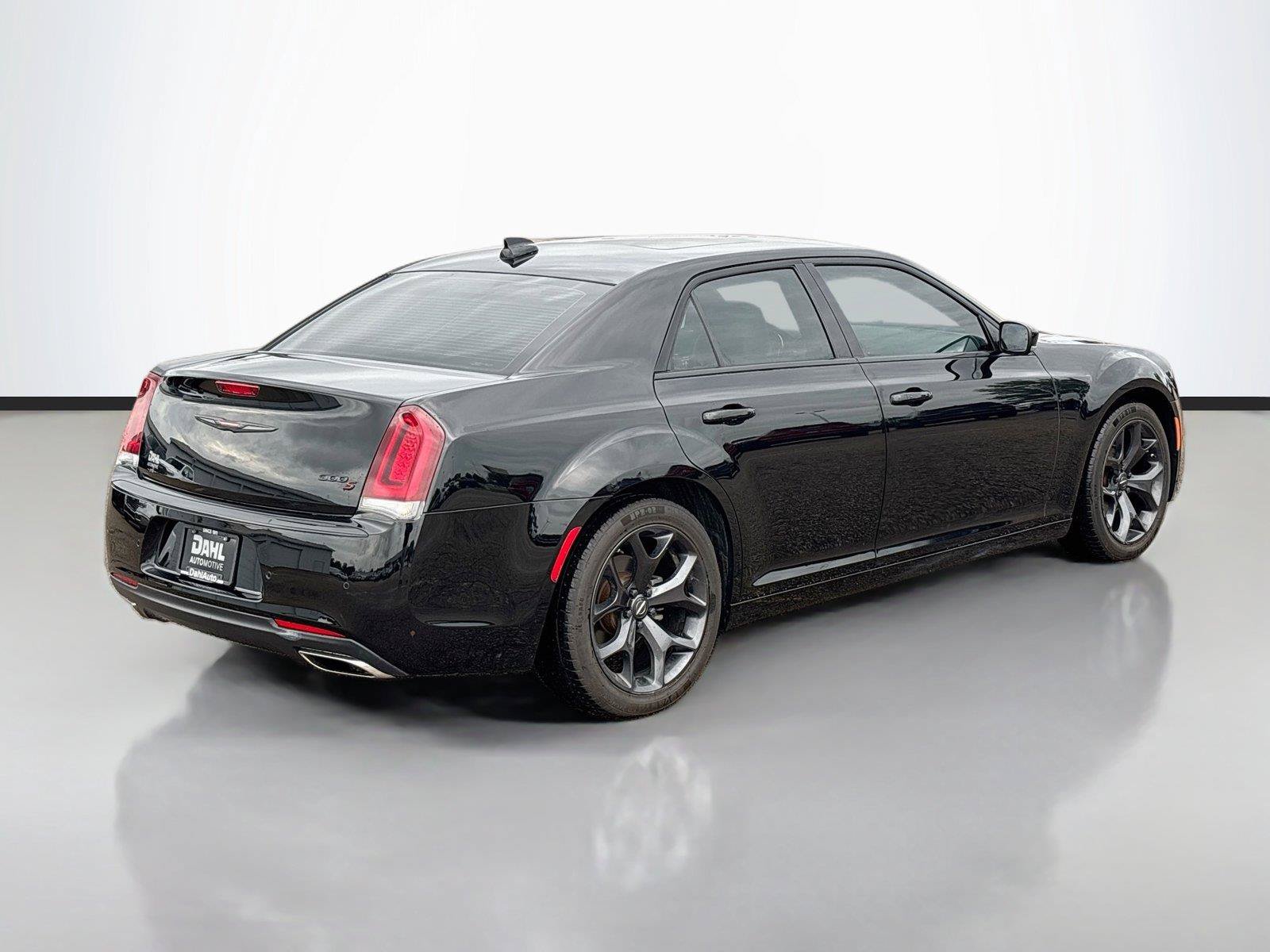 Used 2022 Chrysler 300 S w/ Comfort Group RWD image 12
