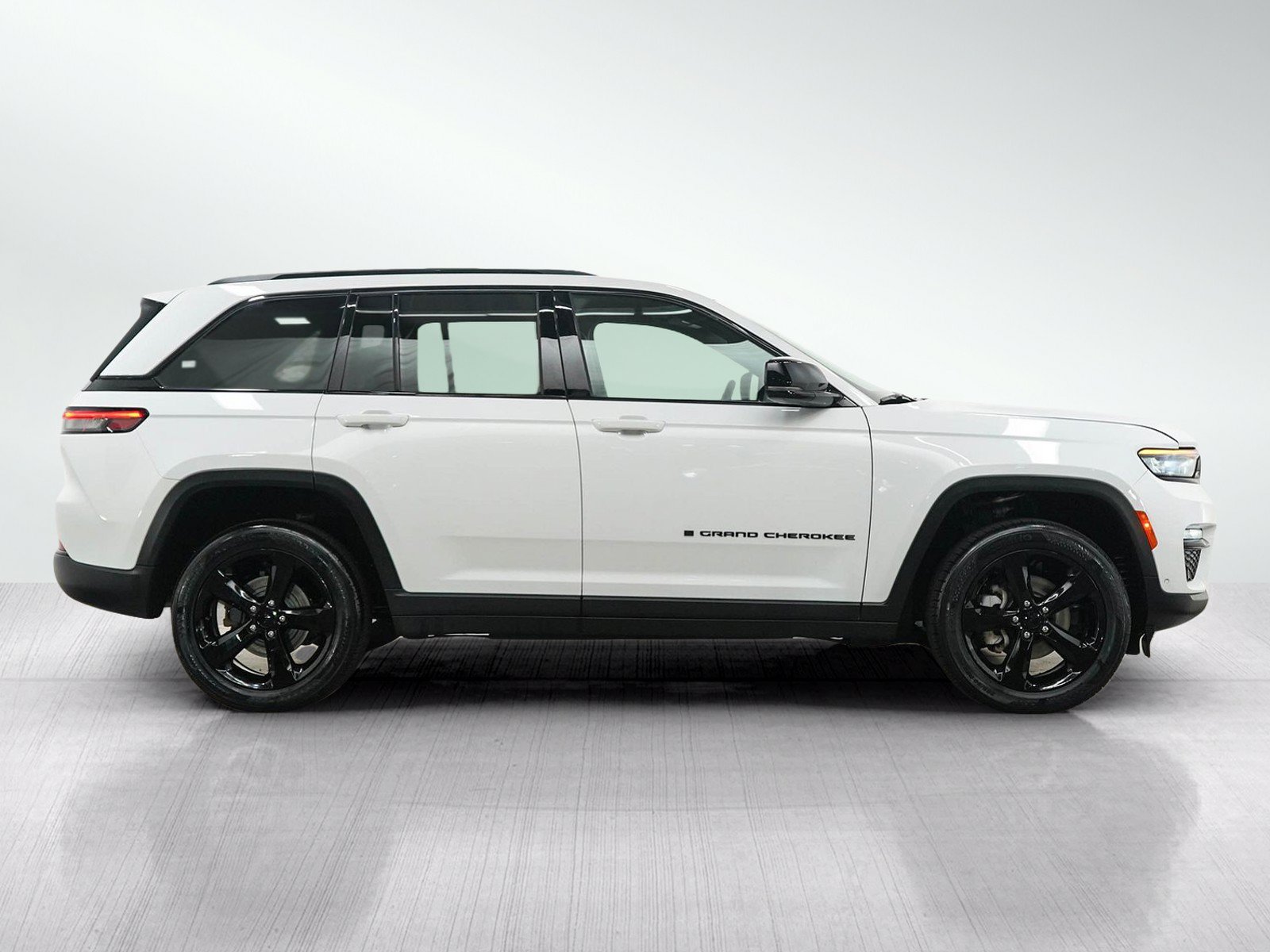 Used 2024 Jeep Grand Cherokee Limited w/ Luxury Tech Group II AWD/4WD image 6