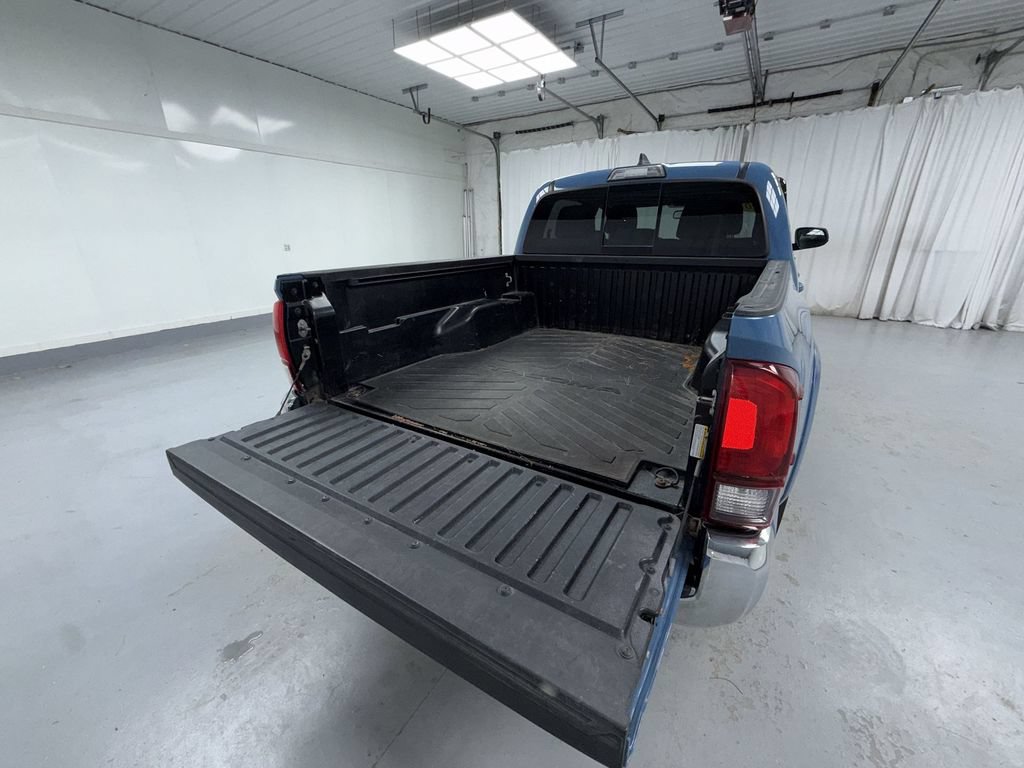 Used 2019 Toyota Tacoma SR5 AWD/4WD image 14