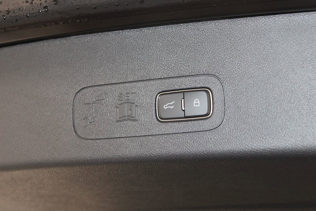 New 2026 Lincoln Aviator AWD image 16