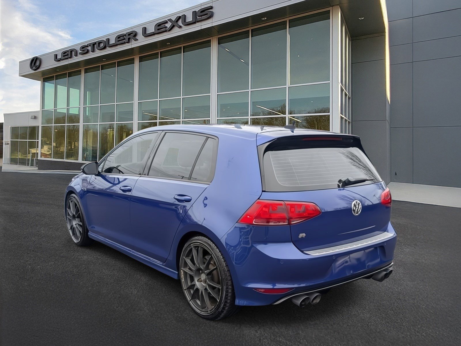 Used 2016 Volkswagen Golf R 4-Door image 5