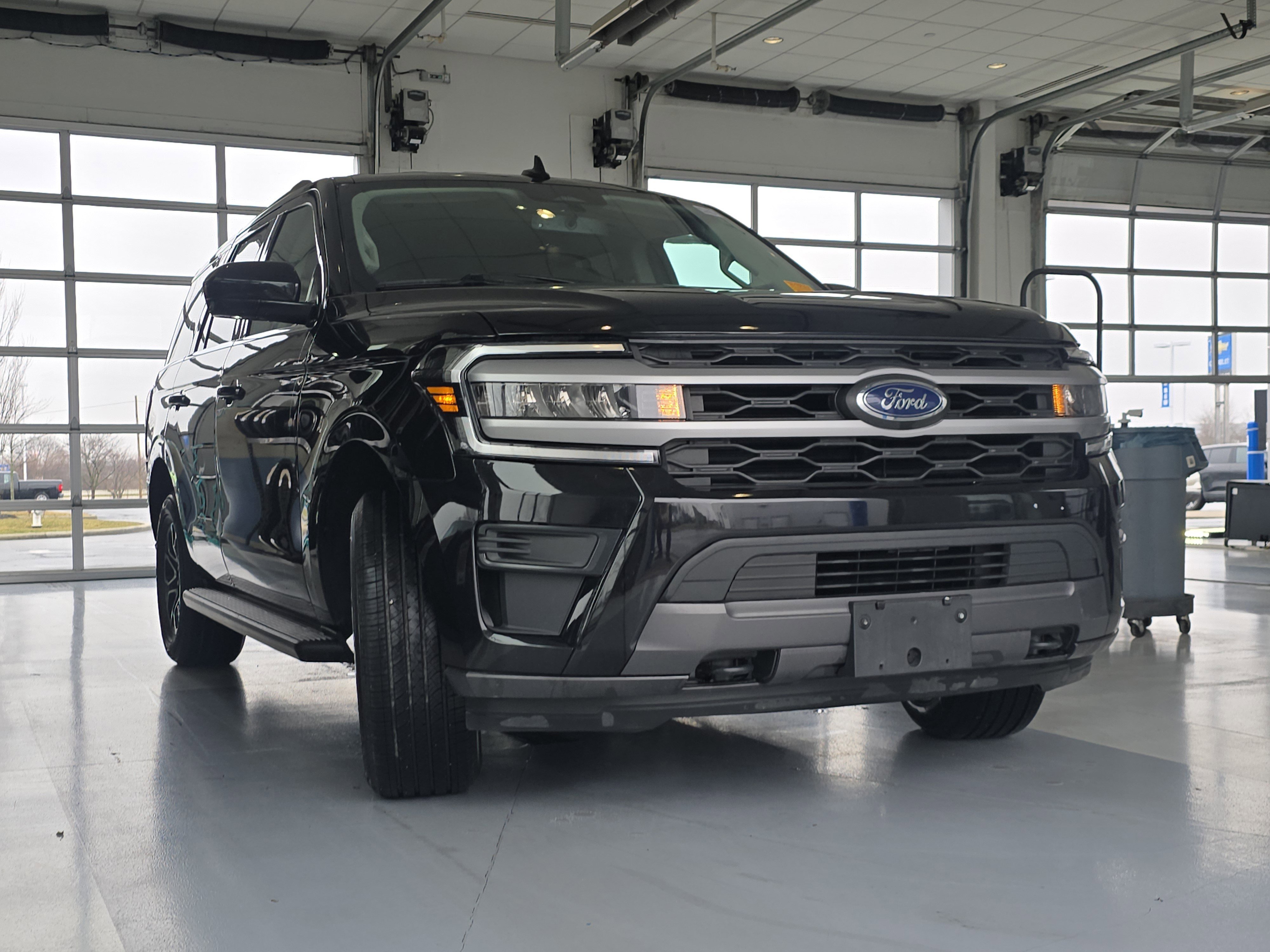 Used 2022 Ford Expedition XLT AWD/4WD image 3