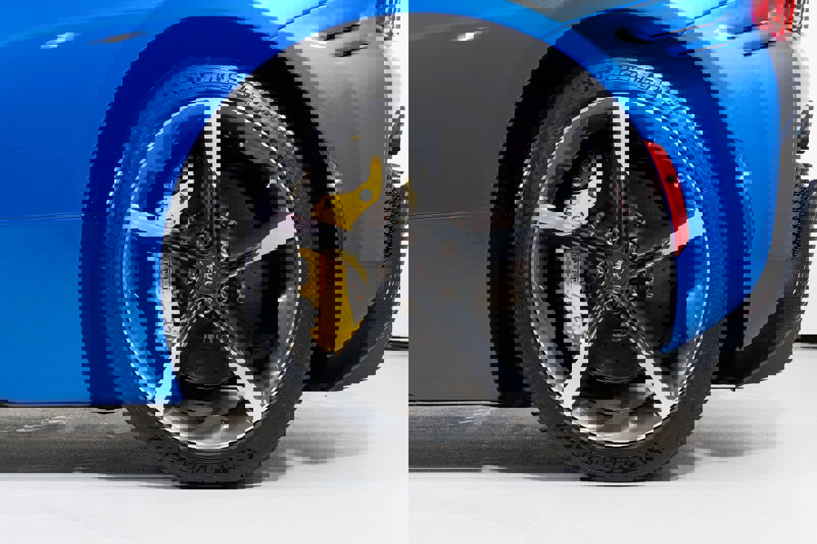 Used 2022 Ferrari SF90 Spider image 36