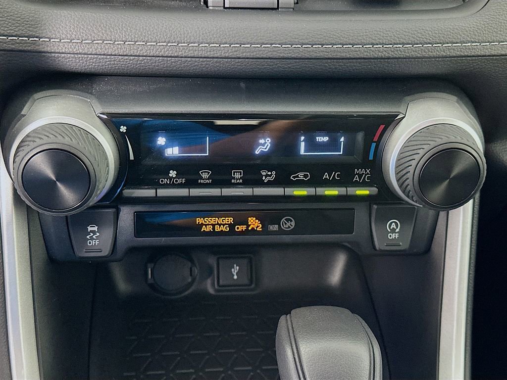 Used 2022 Toyota RAV4 LE image 15