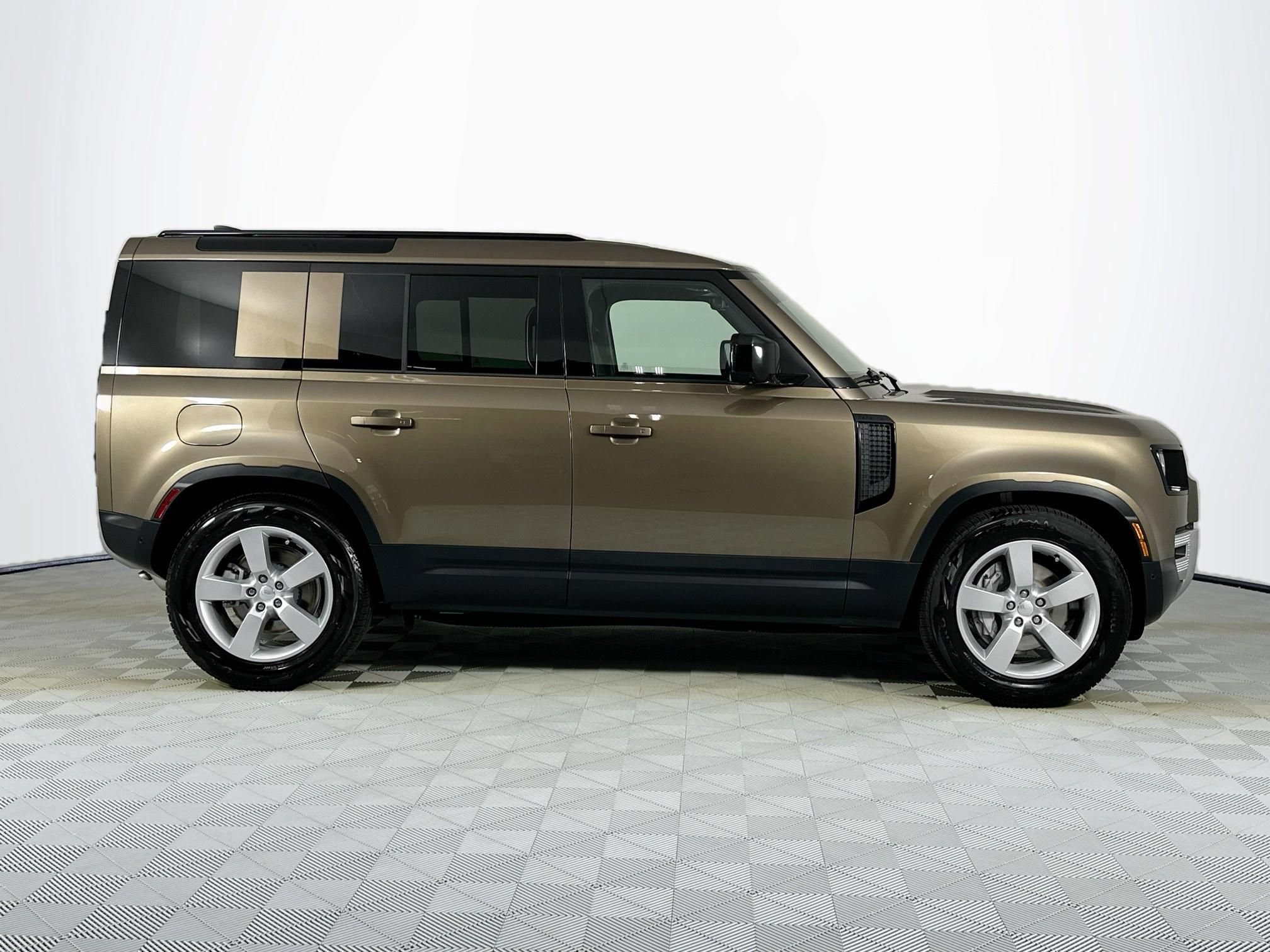Used 2025 Land Rover Defender 110 S AWD/4WD image 4
