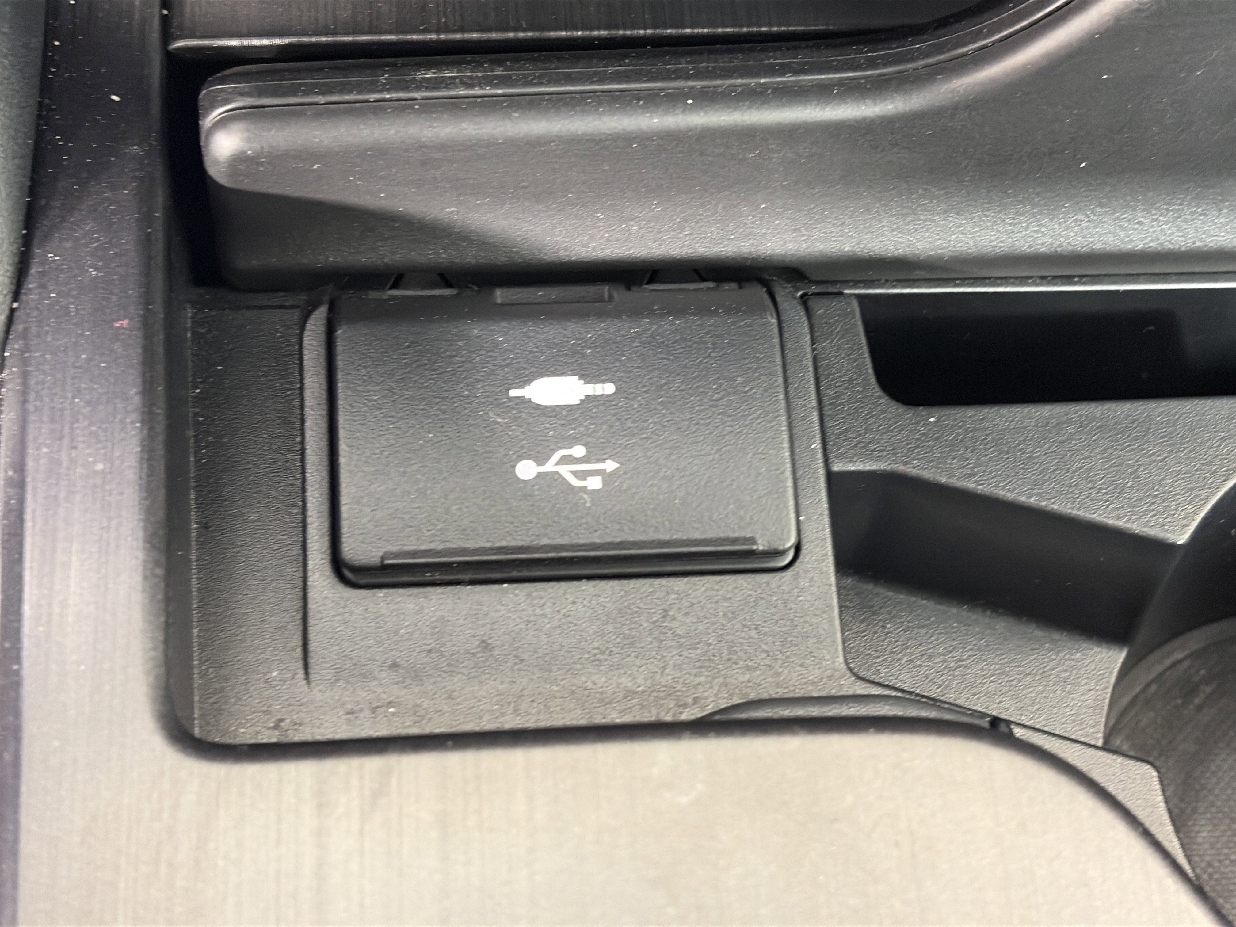 Used 2022 Lexus ES 300h F Sport w/ Accessory Package image 24