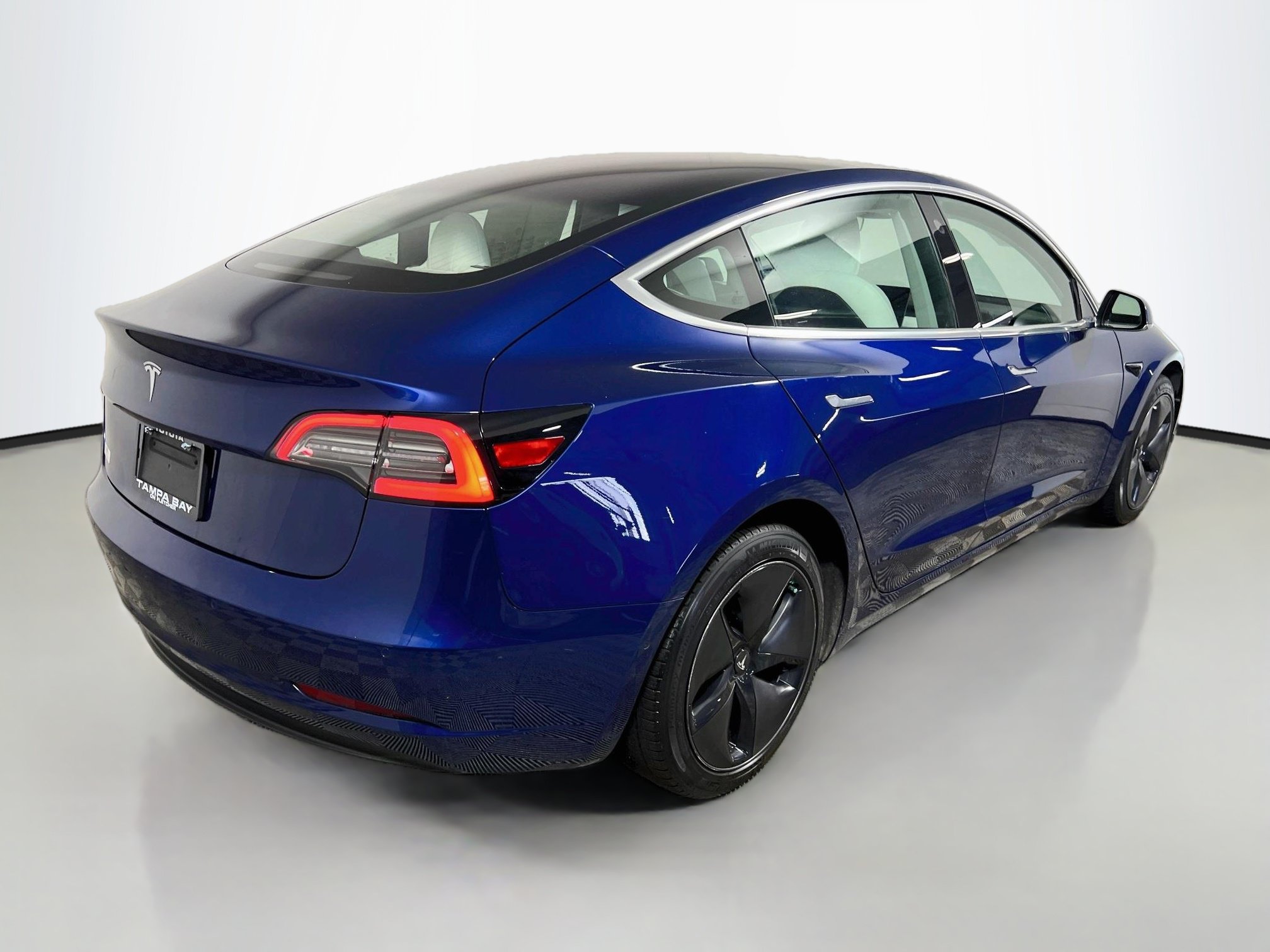 Used 2019 Tesla Model 3 Standard Range RWD image 4
