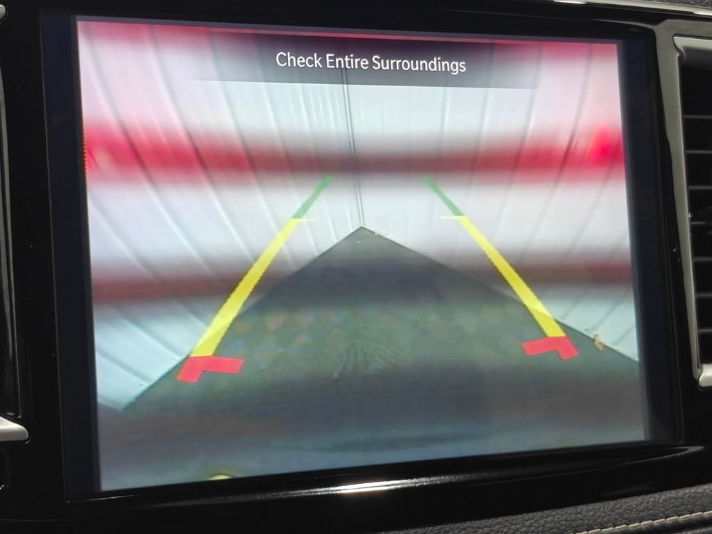 Used 2024 Chrysler Pacifica Touring image 7