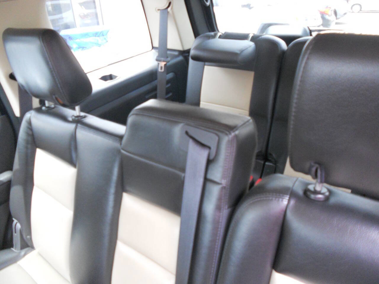 Used 2010 Ford Explorer Eddie Bauer image 5