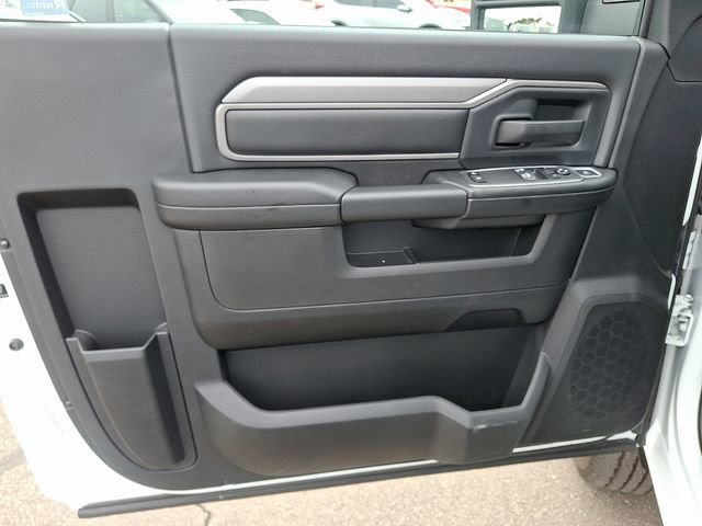 Used 2024 RAM 2500 Tradesman w/ Chrome Appearance Group AWD/4WD image 9