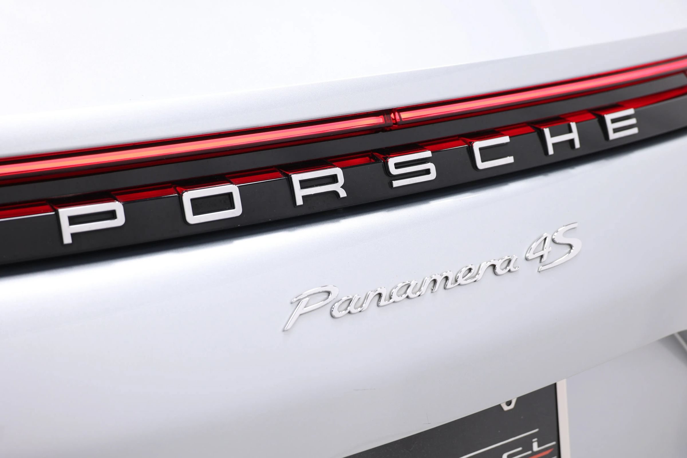 Used 2018 Porsche Panamera 4S Executive w/ Carbon Fiber Interior Package AWD/4WD image 72
