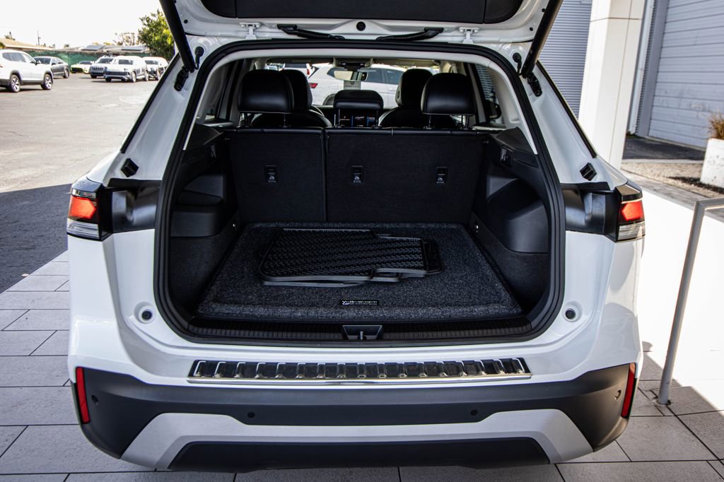 Certified 2025 Volkswagen Tiguan SE image 20