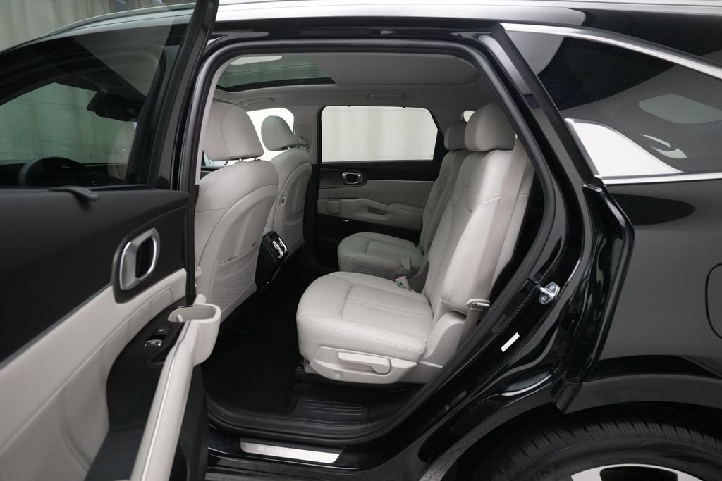 Certified 2023 Kia Sorento SX Prestige w/ Panoramic Sunroof Package AWD/4WD image 16