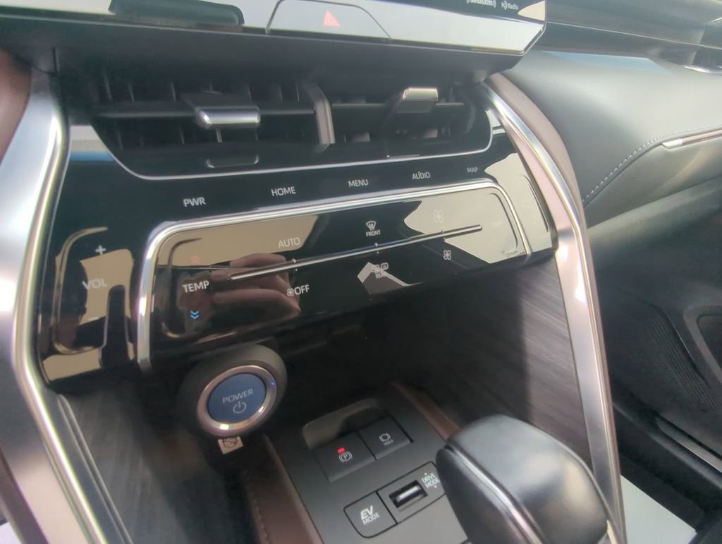 Used 2021 Toyota Venza Limited w/ Carpet Mat Package (TMS) image 19