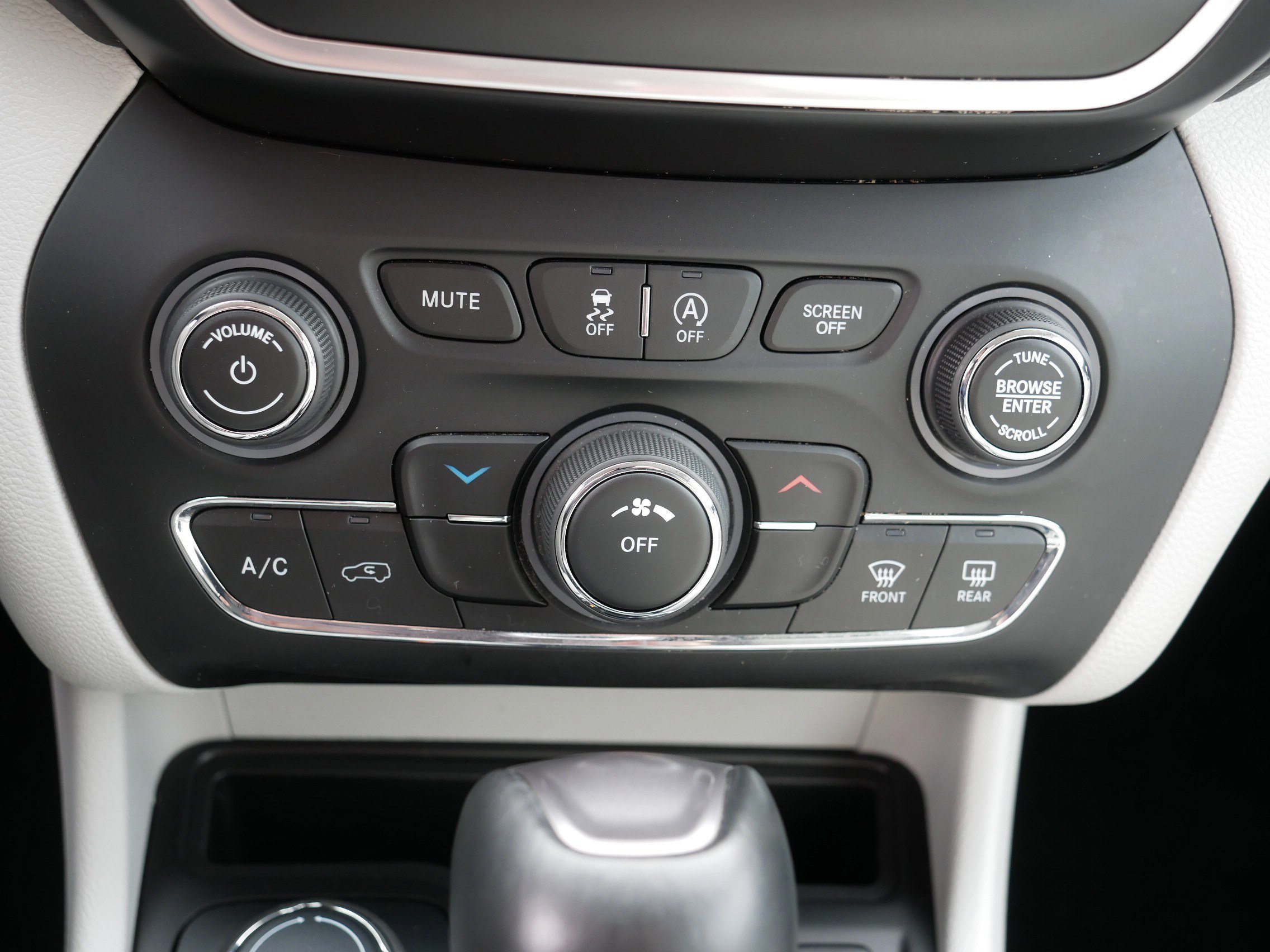 Used 2021 Jeep Cherokee Latitude Lux image 23