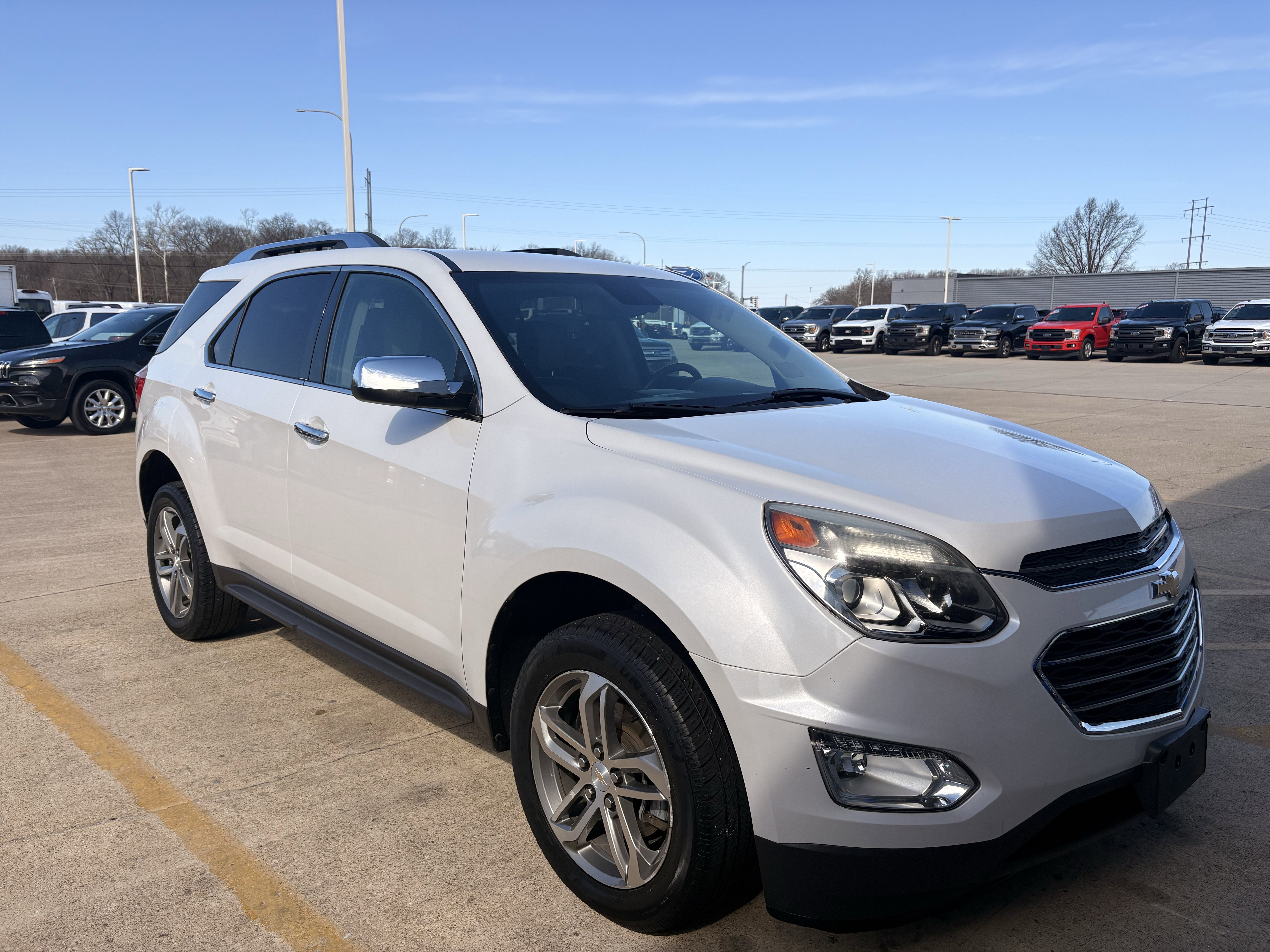 Used 2016 Chevrolet Equinox LTZ w/ Enhanced Convenience Package FWD image 3