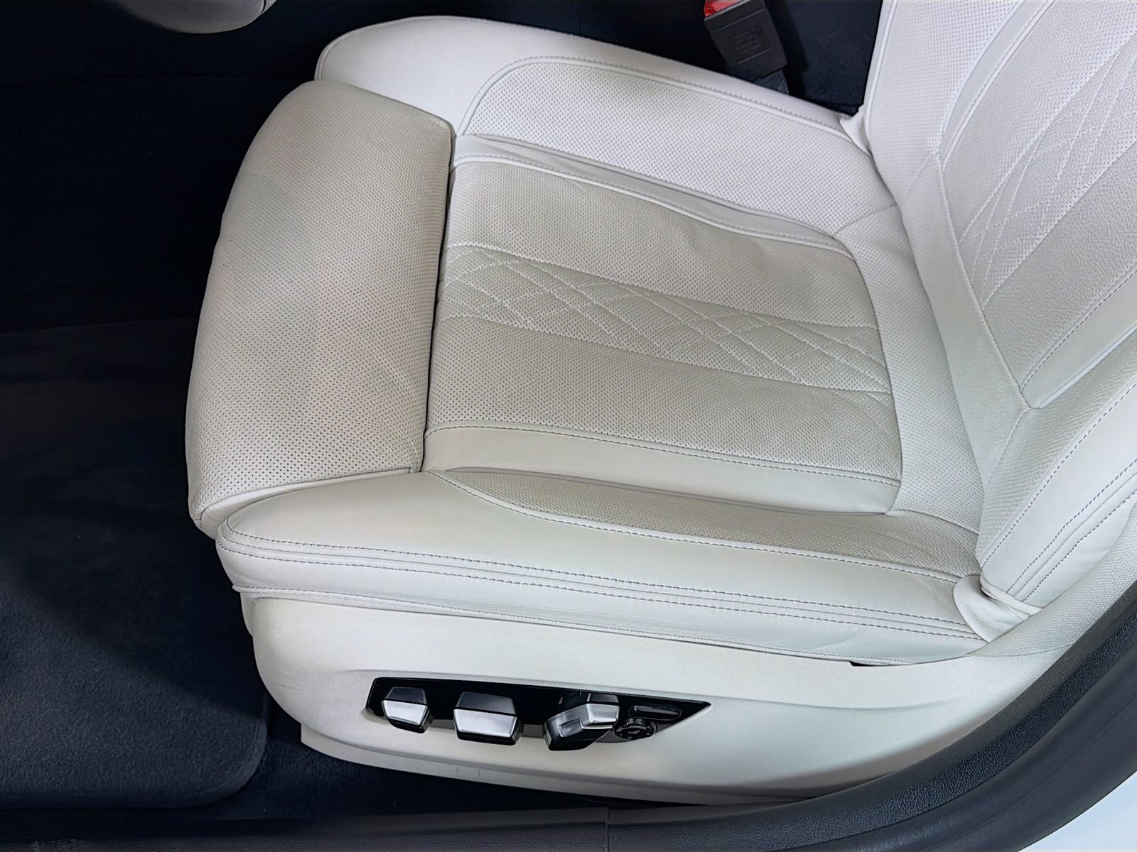 Used 2023 BMW 540i w/ Premium Package RWD image 23