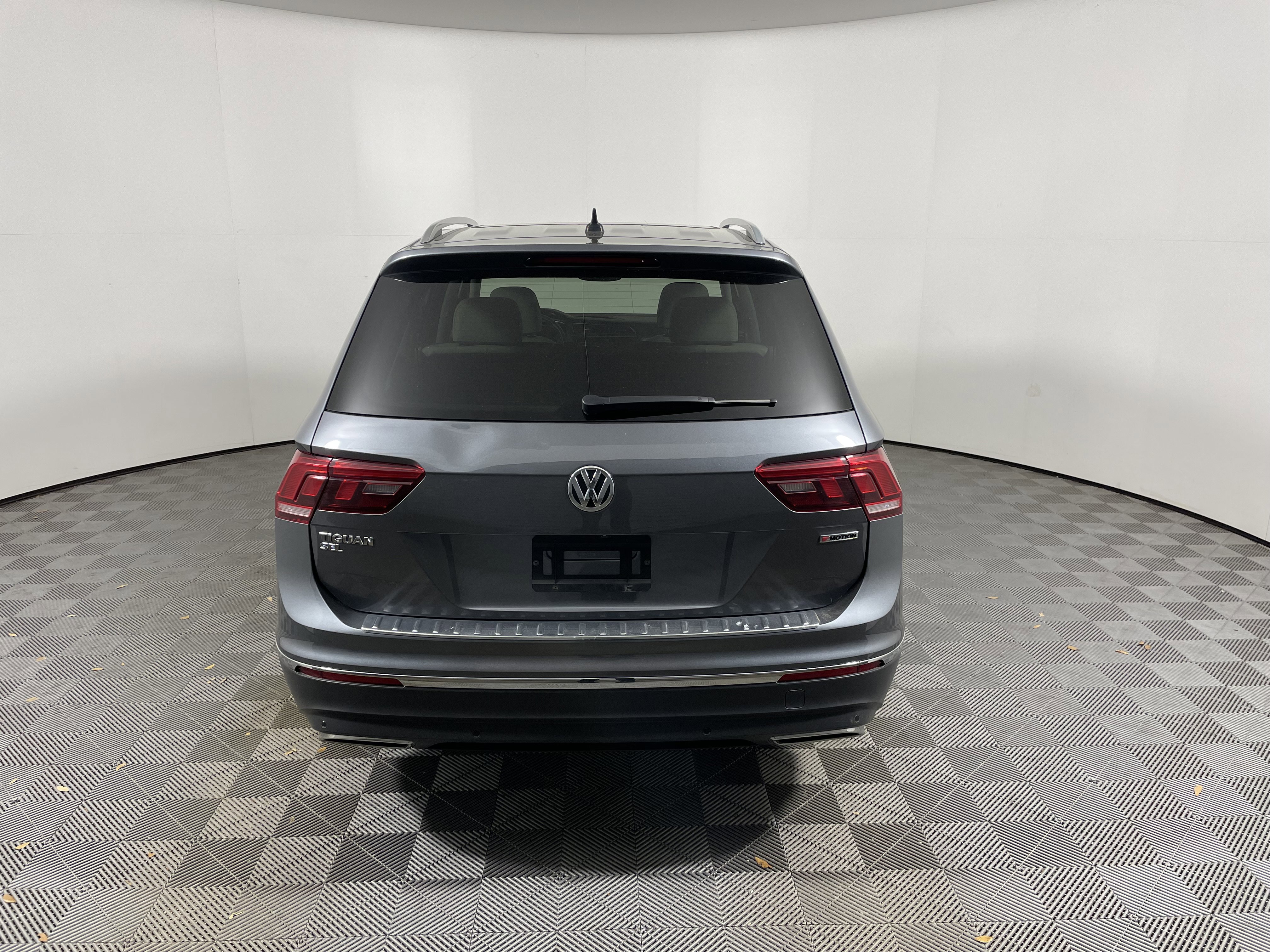 Used 2021 Volkswagen Tiguan SEL AWD/4WD image 4