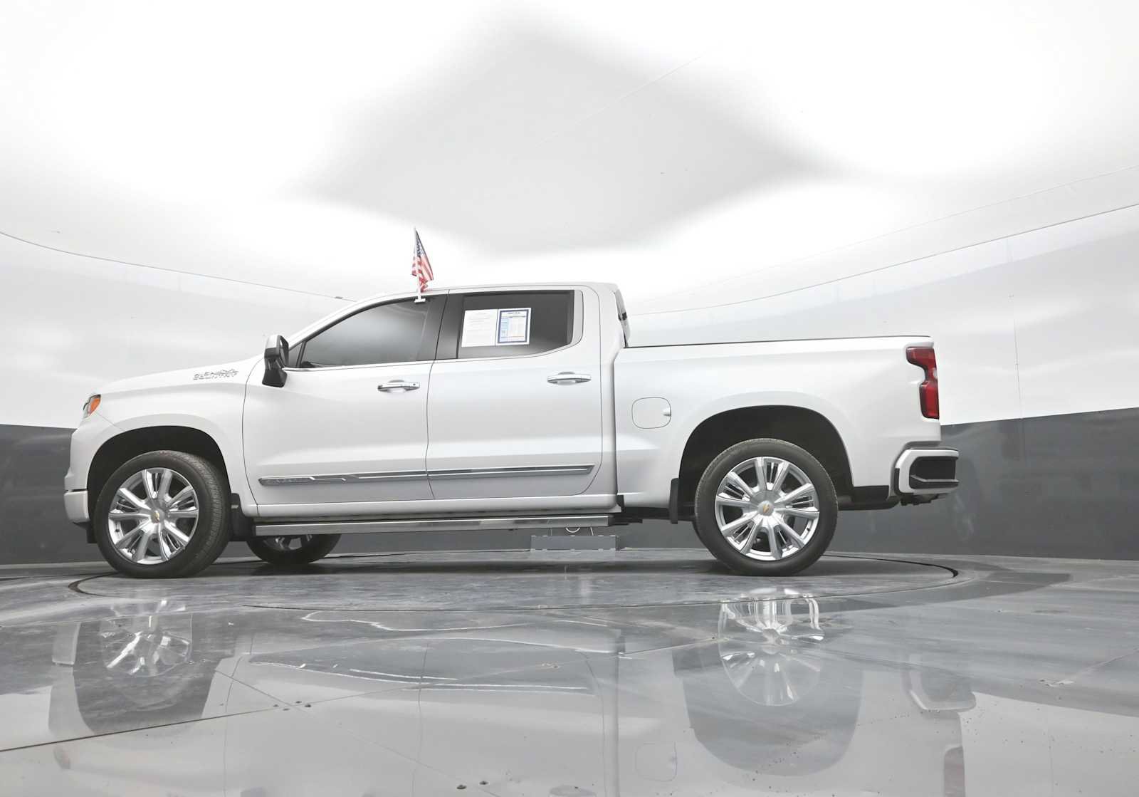 Used 2024 Chevrolet Silverado 1500 High Country w/ High Country Premium Package AWD/4WD image 44