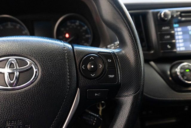 Used 2018 Toyota RAV4 LE image 21