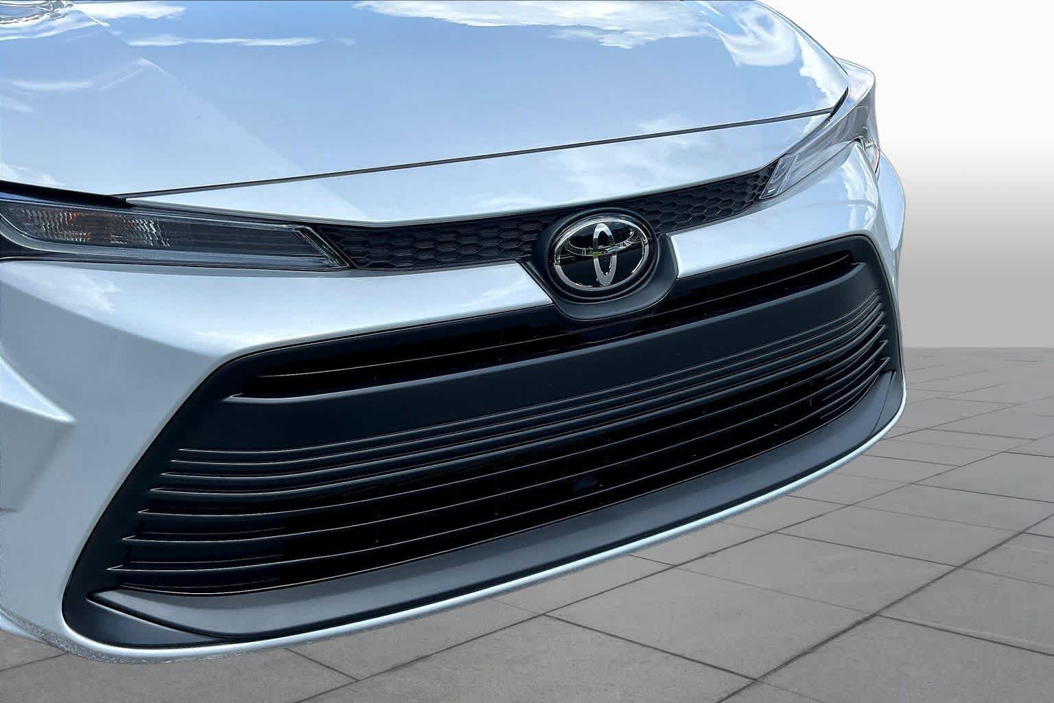 Used 2026 Toyota Corolla LE FWD image 29