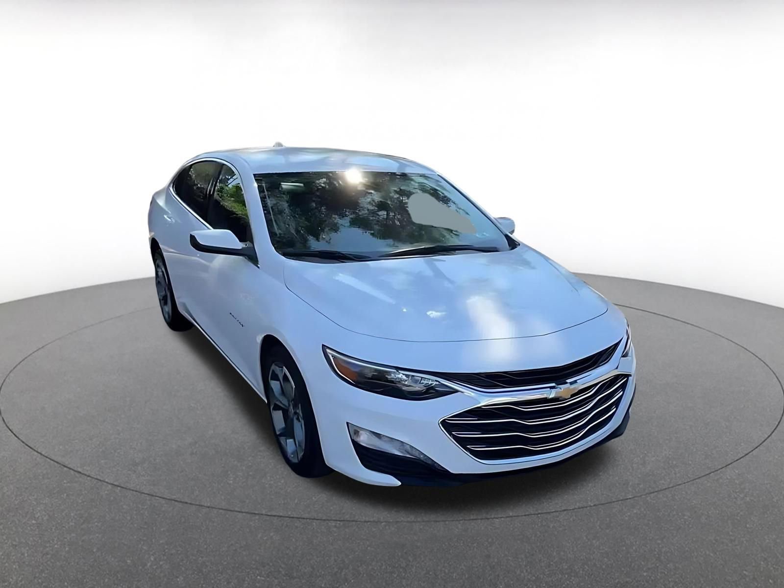 Used 2024 Chevrolet Malibu LT image 3