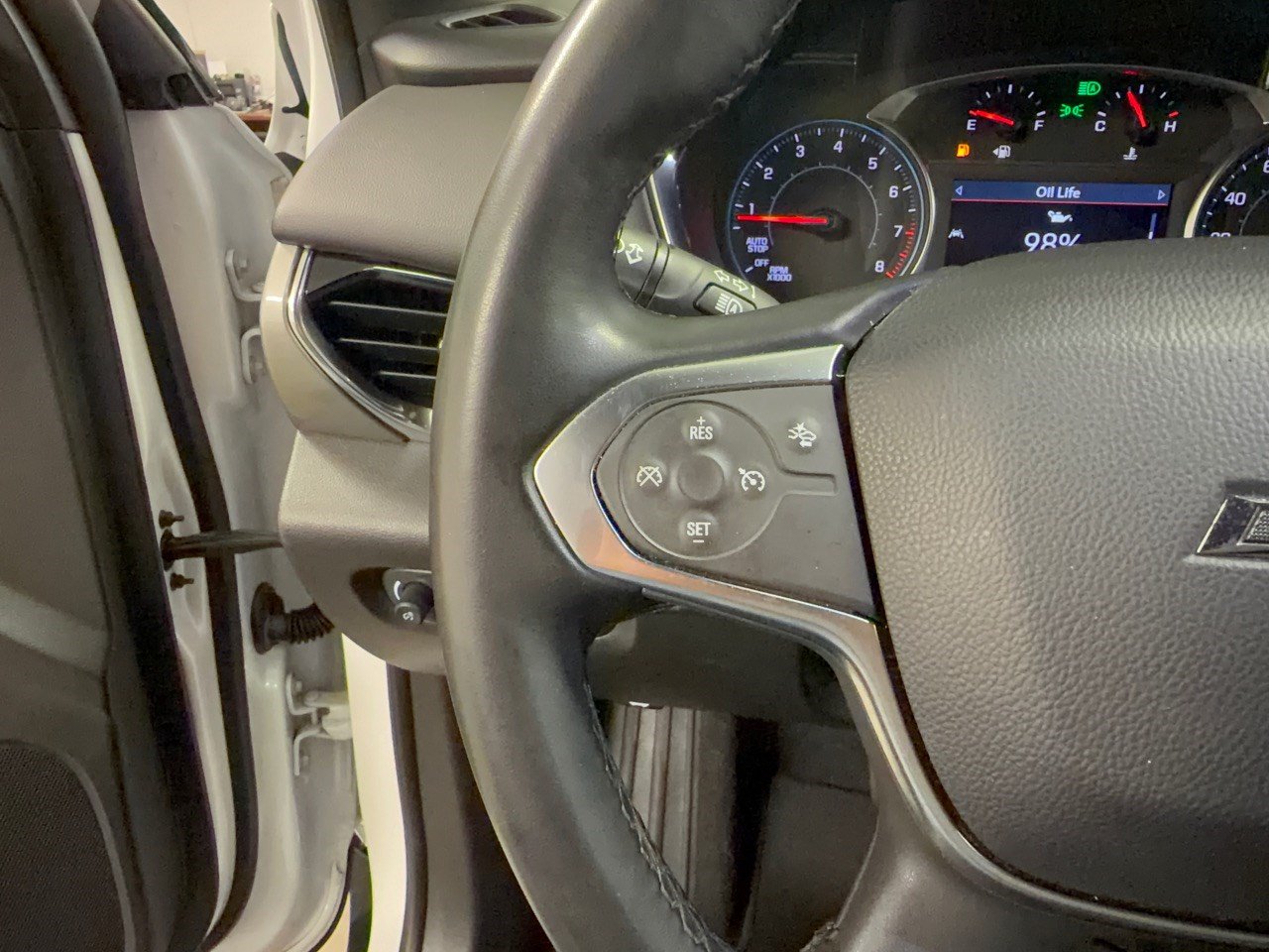 Used 2023 Chevrolet Traverse LT FWD image 18