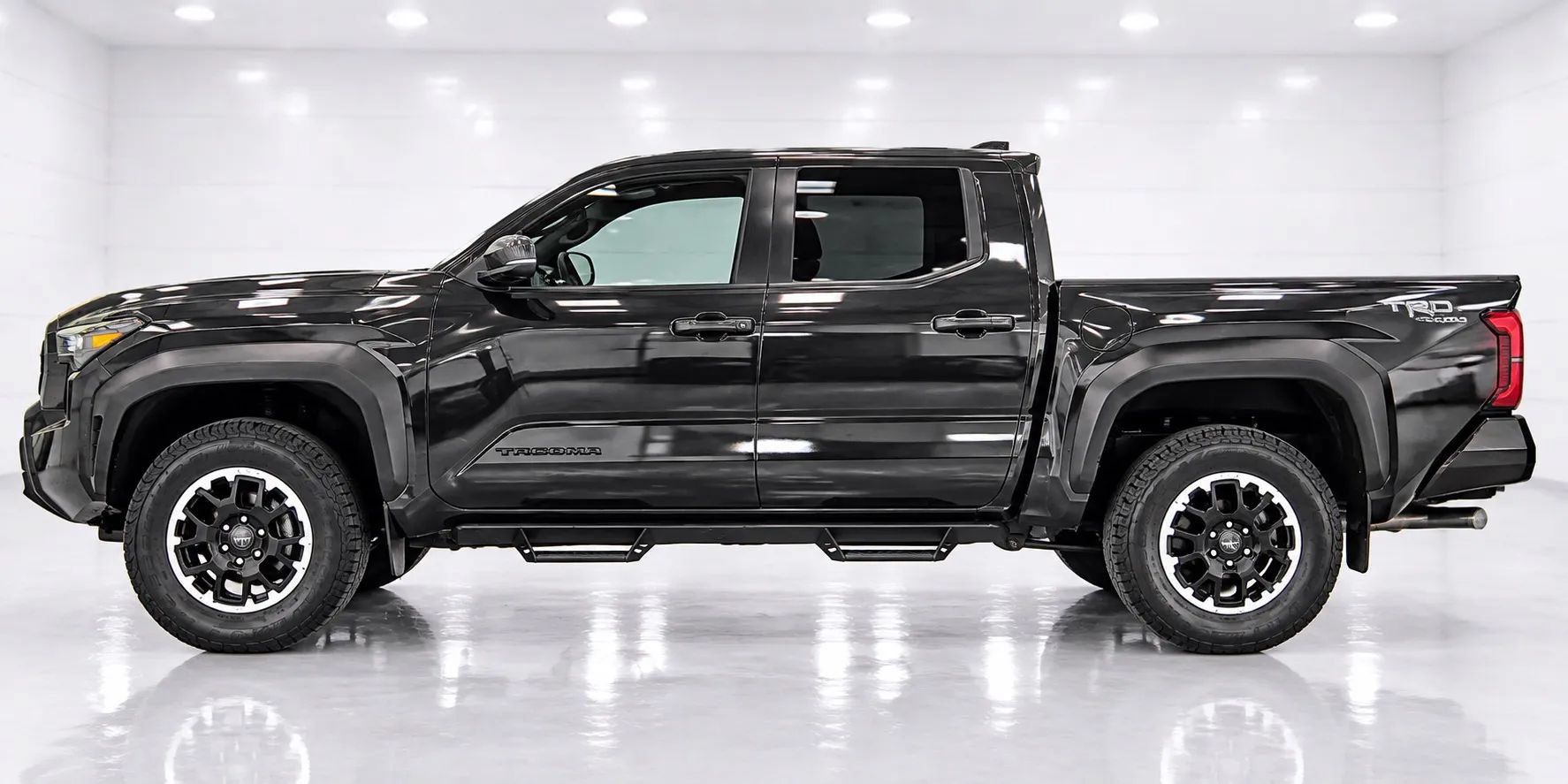 Used 2024 Toyota Tacoma TRD Off-Road w/ TRD Off Road Premium Package AWD/4WD image 2