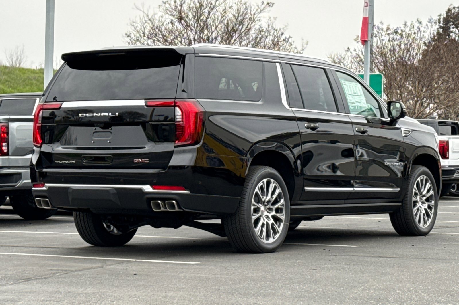 New 2026 GMC Yukon XL Denali w/ Denali Reserve Package image 5