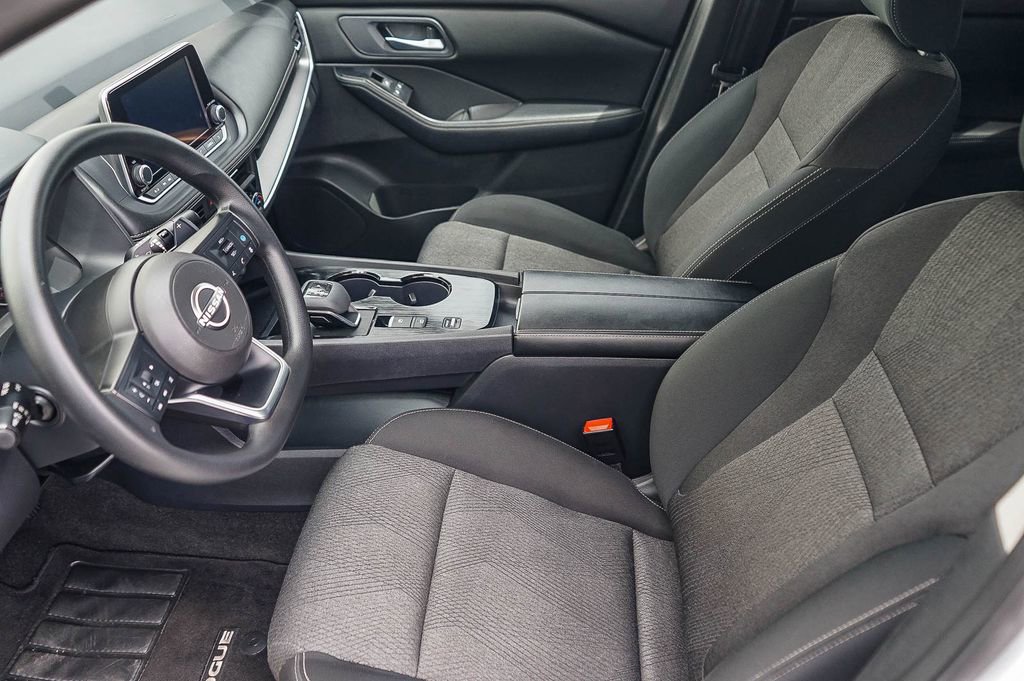 Used 2024 Nissan Rogue SV image 17