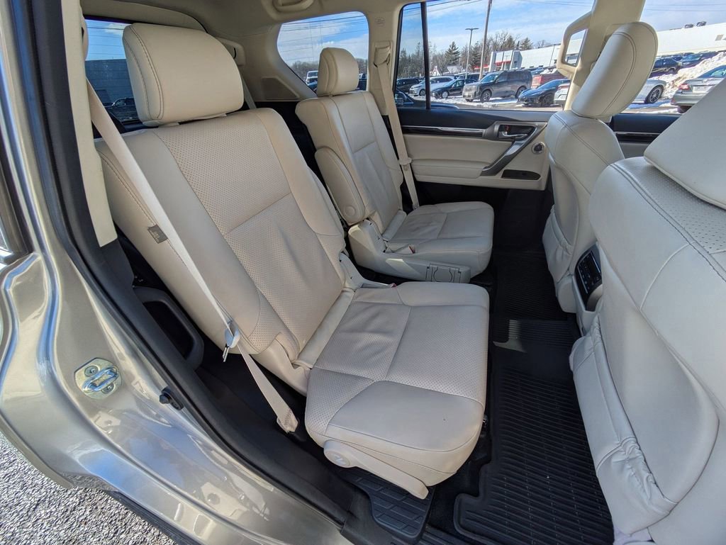 Used 2023 Lexus GX 460 Luxury w/ Sport Design Package image 23