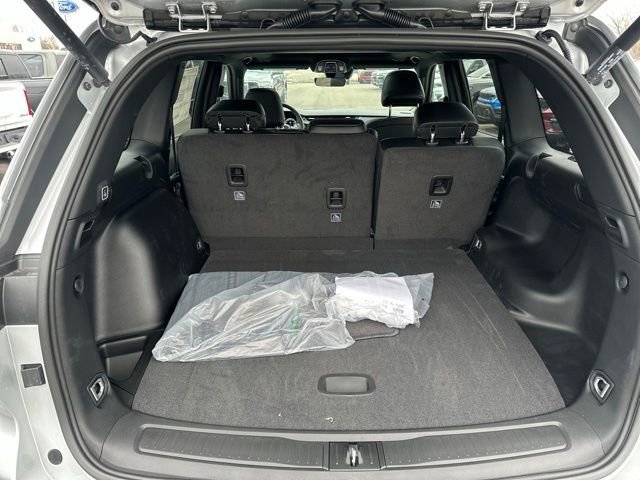 New 2026 Jeep Grand Cherokee Altitude image 9