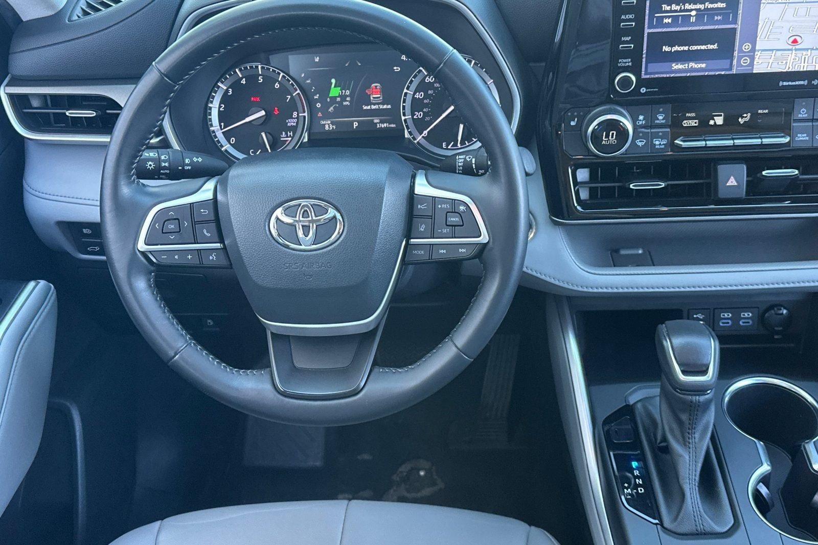 Used 2022 Toyota Highlander XLE AWD/4WD image 32