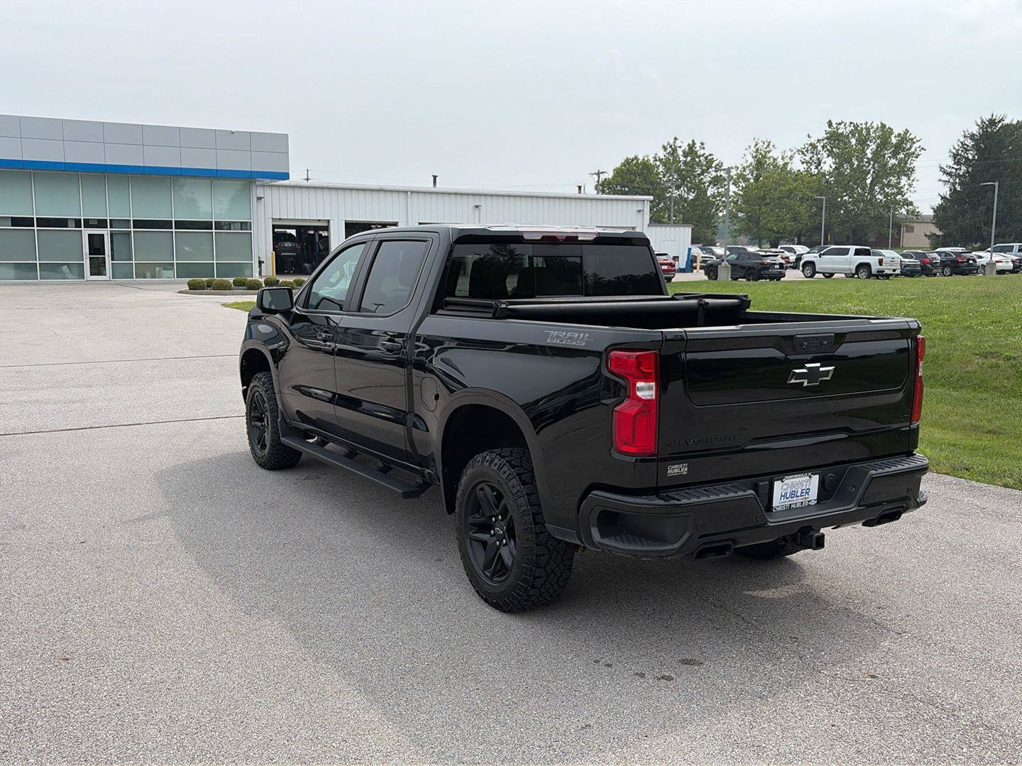 Used 2022 Chevrolet Silverado 1500 LT Trail Boss w/ LT Trail Boss Premium Package AWD/4WD image 3